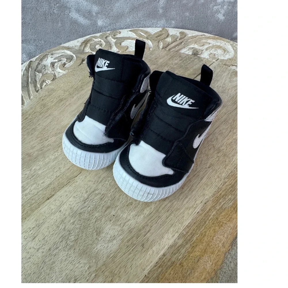 Jordan 1 Crib Bootie Black White Gym Red AT3745-010 Infant Size 3C Sneakers